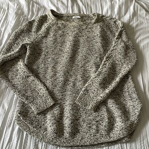 Woman’s: Gray/White sweater By:NewYork&Co Size:xL